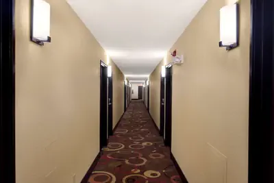 Photo 4 - Super 8 by Wyndham Joplin