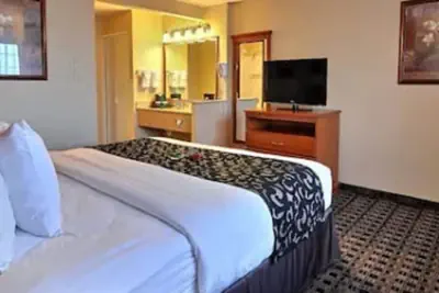 Photo 4 - Clarion Inn Renton - Seattle
