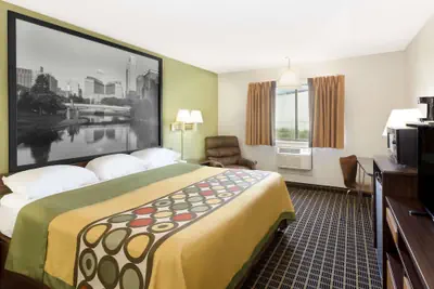 Photo 2 - Super 8 by Wyndham Norfolk