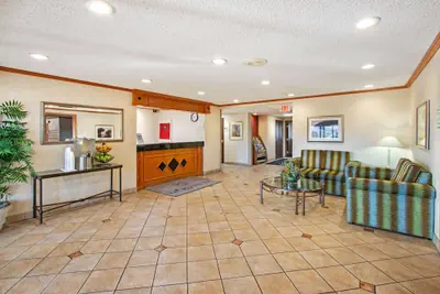 Photo 4 - La Quinta Inn & Suites by Wyndham Albuquerque Journal Ctr NW