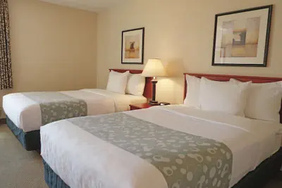Photo 2 - La Quinta Inn & Suites by Wyndham Albuquerque Journal Ctr NW
