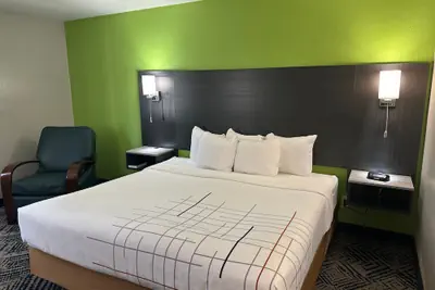 Photo 4 - La Quinta Inn by Wyndham Omaha Southwest