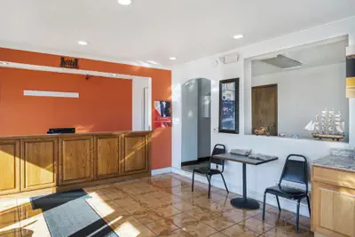 Photo 2 - Travelodge by Wyndham Dodge City KS