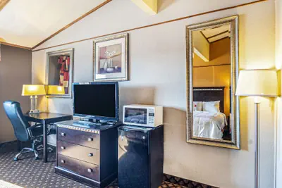 Photo 3 - Travelodge by Wyndham Dodge City KS