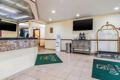 Photo 2 - Quality Inn & Suites Lacey Olympia