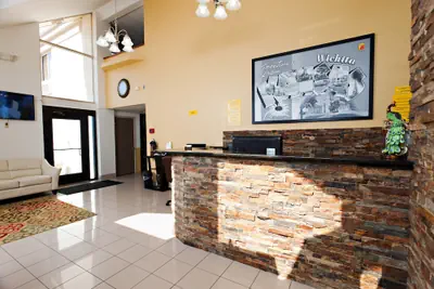 Photo 5 - Super 8 by Wyndham Wichita Airport