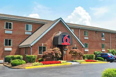 Photo 2 - Studio 6 Extended Stay - St Louis, MO - Westport/Craig Road