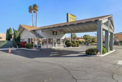 Photo 2 - Economy Inn Barstow