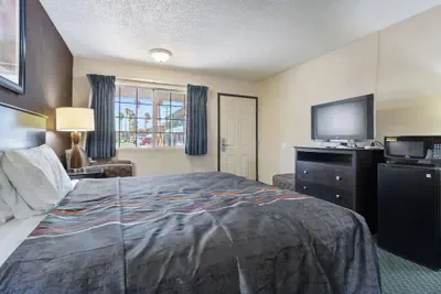Photo 5 - Economy Inn Barstow