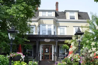 Photo 2 - The Peacock Inn, an Ascend Collection Hotel