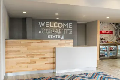 Photo 3 - Hampton Inn Manchester Downtown