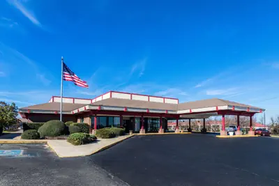 Photo 2 - Econo Lodge Inn & Suites Conference Center