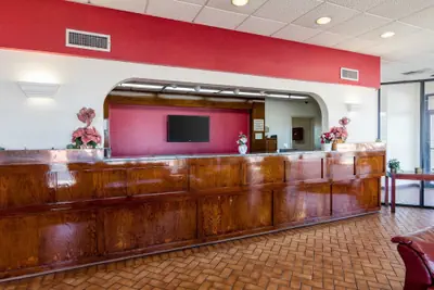 Photo 5 - Econo Lodge Inn & Suites Conference Center