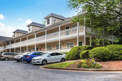 Photo 2 - HomeTowne Studios by Red Roof Atlanta - Lawrenceville