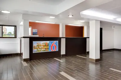 Photo 5 - Motel 6 Macon, GA
