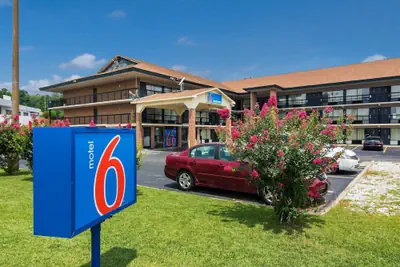 Photo 2 - Motel 6 Macon, GA