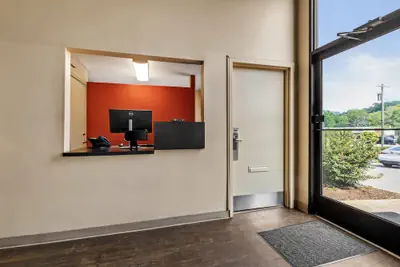 Photo 5 - Suburban Studios Brentwood – Nashville