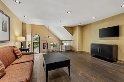 Photo 3 - Suburban Studios Brentwood – Nashville