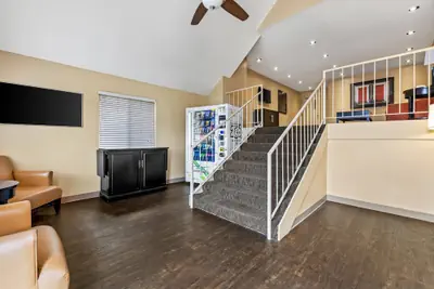 Photo 4 - Suburban Studios Brentwood – Nashville