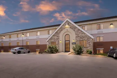 Photo 2 - Suburban Studios Brentwood – Nashville