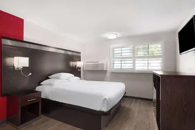 Photo 5 - Ramada by Wyndham Medford Airport North