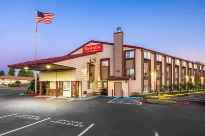 Photo 2 - Ramada by Wyndham Medford Airport North