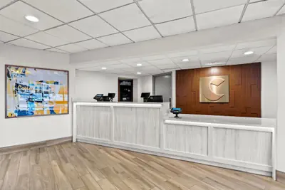 Photo 3 - Comfort Inn & Suites Evansville Airport