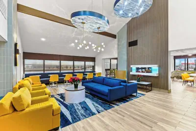 Photo 4 - Comfort Inn & Suites Evansville Airport