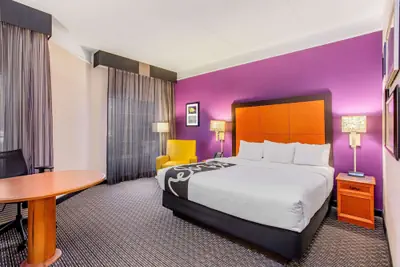 Photo 2 - La Quinta Inn & Suites by Wyndham Raleigh Durham Intl AP