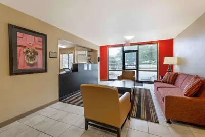 Photo 4 - Suburban Studios Copley Akron West