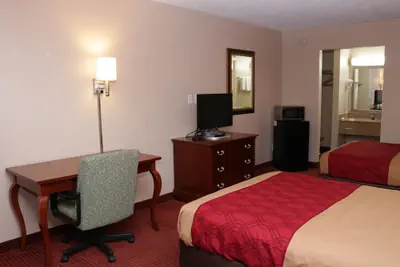 Photo 5 - STUDIOS & SUITES 4 LESS CHESAPEAKE