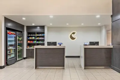Photo 3 - Comfort Inn & Suites Irving Las Colinas DFW