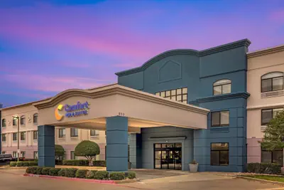 Photo 2 - Comfort Inn & Suites Irving Las Colinas DFW
