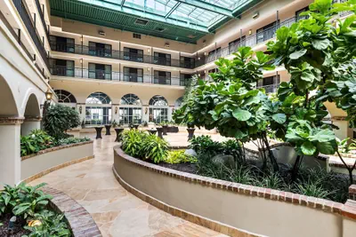Photo 3 - Embassy Suites by Hilton Los Angeles LAX South/El Segundo