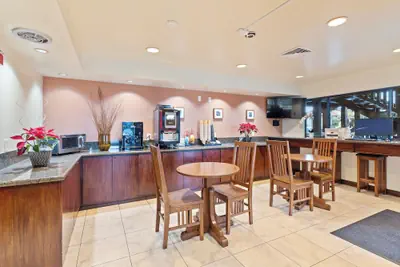 Photo 5 - Vagabond Inn Executive San Francisco Airport