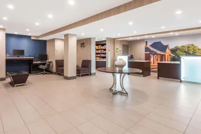 Photo 4 - La Quinta Inn & Suites by Wyndham Aberdeen-APG