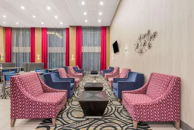 Photo 3 - La Quinta Inn & Suites by Wyndham Aberdeen-APG
