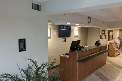 Photo 4 - Red Roof Inn San Antonio - Airport