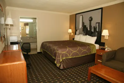 Photo 5 - Super 8 by Wyndham Tyler TX