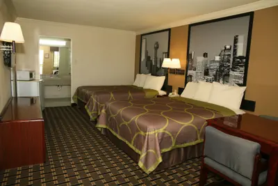 Photo 3 - Super 8 by Wyndham Tyler TX