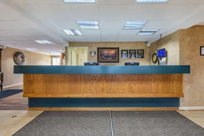 Photo 4 - Econo Lodge Inn & Suites Triadelphia - Wheeling