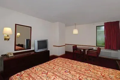 Photo 5 - Econo Lodge Morgantown