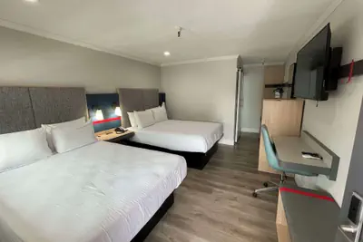 Photo 4 - The Midtowner Hotel, SureStay Collection by Best Western