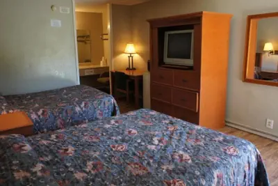 Photo 4 - Executive Inn & Suites