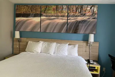 Photo 4 - Days Inn by Wyndham Warrensburg