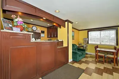 Photo 3 - America's Deluxe Inn