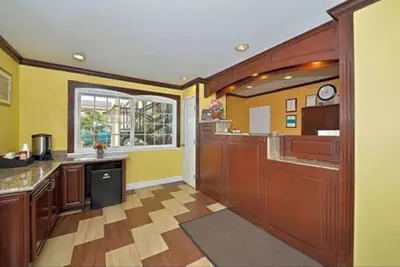 Photo 4 - America's Deluxe Inn