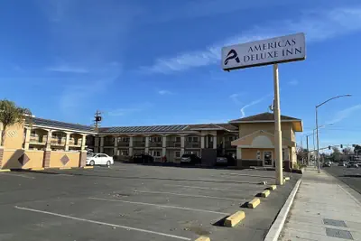 Photo 2 - America's Deluxe Inn