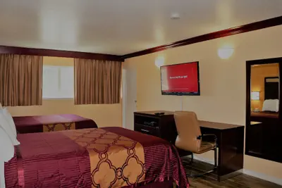 Photo 5 - America's Deluxe Inn