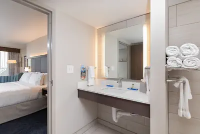 Photo 5 - Holiday Inn Express Pensacola Beach by IHG